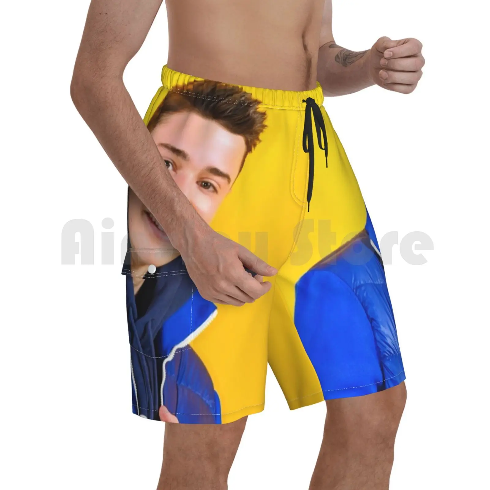 

Пляжные шорты Ноя шнапп синяя куртка Ноя шнапп вещи миллие Уилби