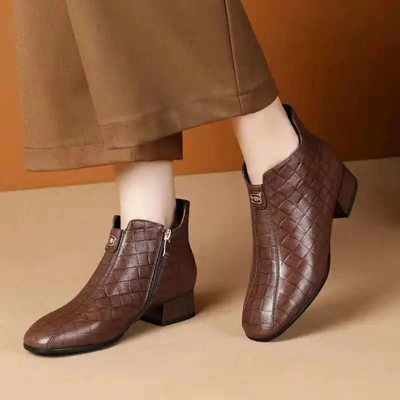 

British style women's ankle genuine leather boots spring 2022 news ladies moccasins casual trekking winter furry shoes for women