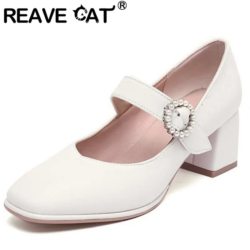 

Женские туфли с квадратным носком REAVE CAT, новые элегантные Лоскутные туфли на блочном каблуке 2021 см с пряжкой и жемчугом, повседневные туфли ...