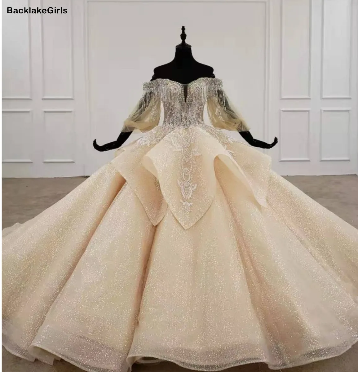 Свадебное платье цвета шампанского с рукавами и открытыми плечами Кружевная