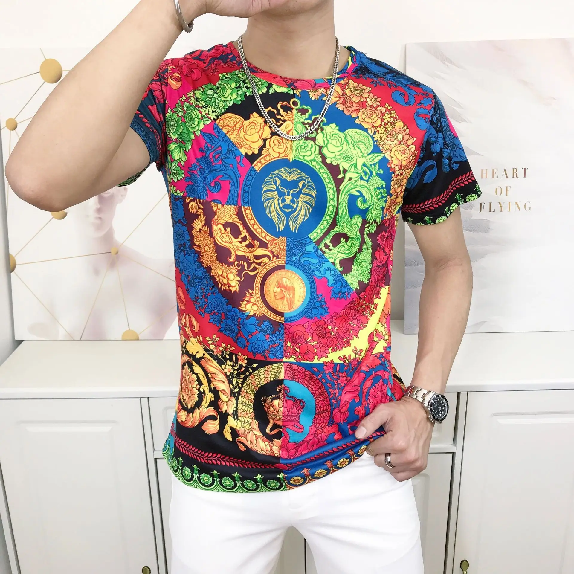 

2021 new European style short sleeve shirt men web celebrity with the same trend print palace style fashion round collar top