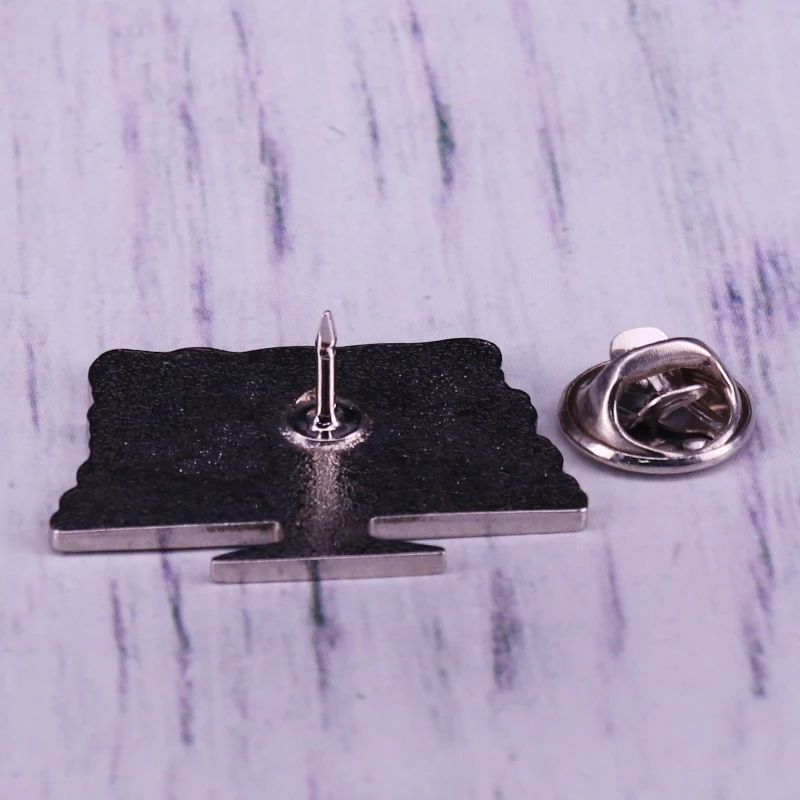 Эмалированная брошь с изображением кремового торта на лацкане вишни банана |