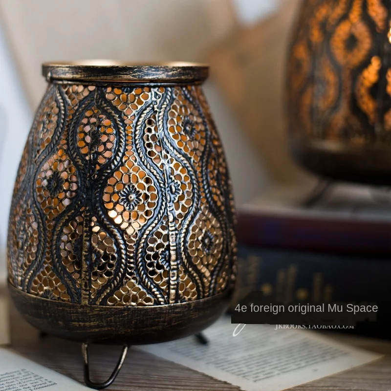 

Hollow Carved Candlestick Candle Lantern Ornaments Nordic Vintage Black Candle Holder Gold Iron Bougeoir Moroccan Decor FC443