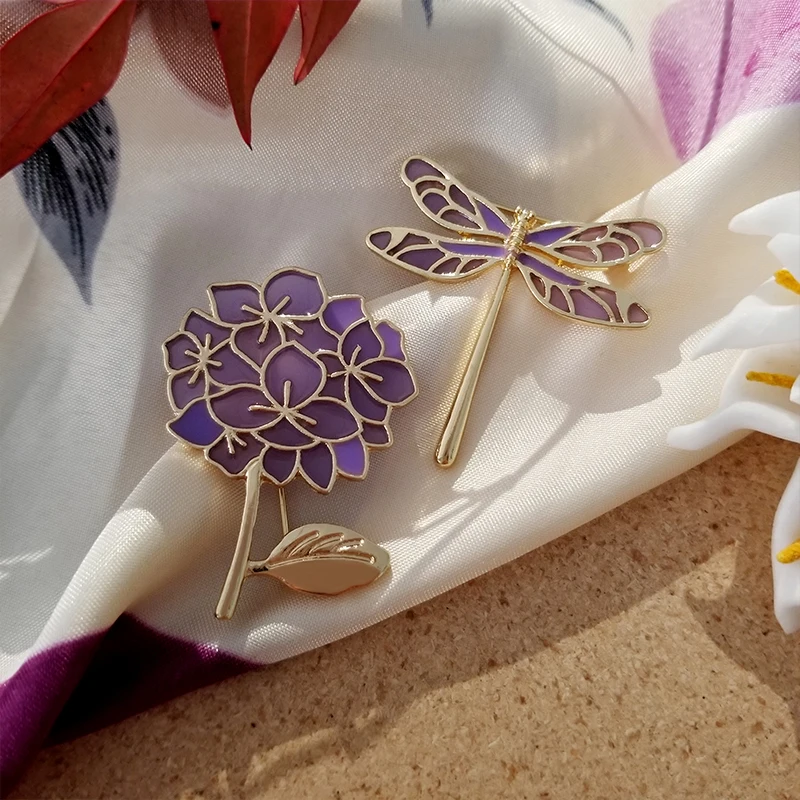 

Purple Dragonfly Lilac Flowers Brooches For Women Plant Insect Badge Backpacks Noble Enamel Pin Lapel Jewelry Gift Wholesale