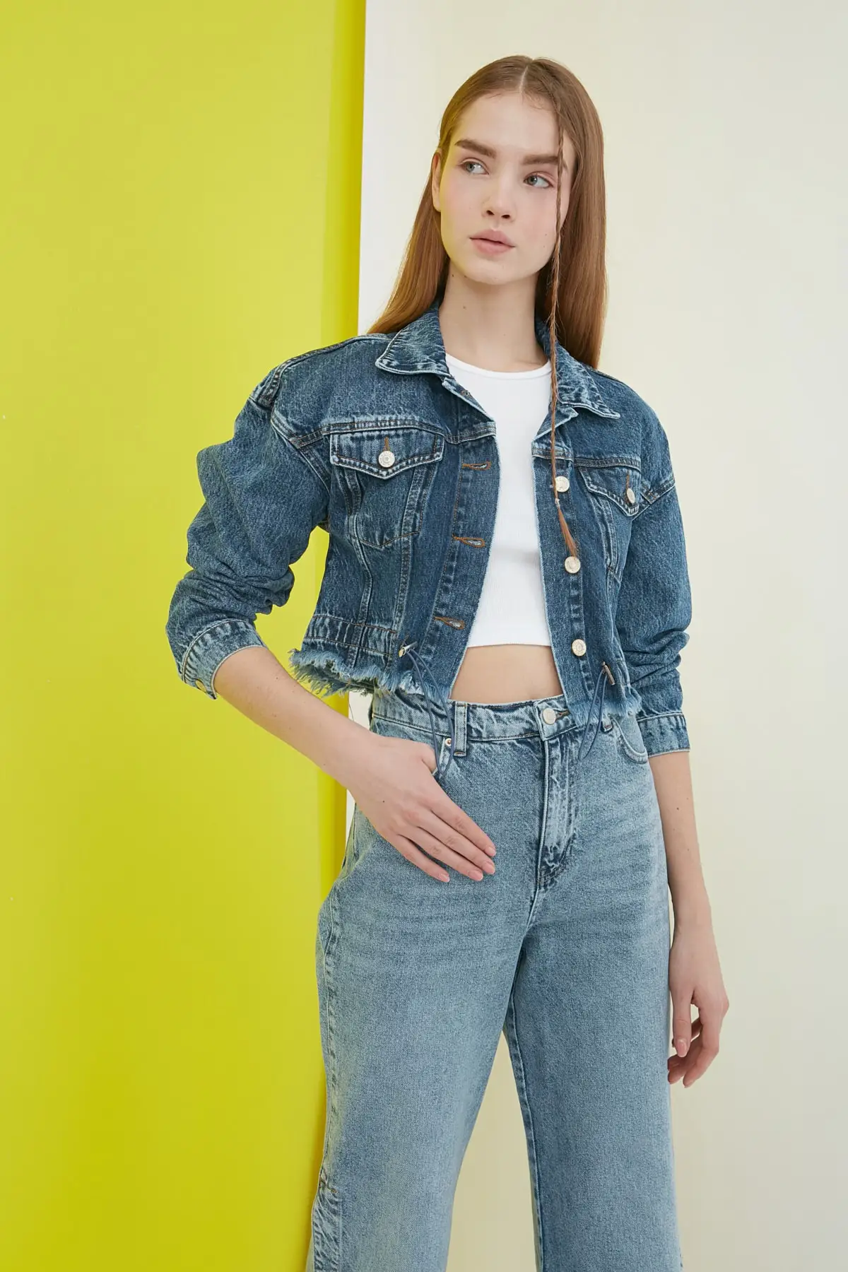 

Trendyol Beli Elasticized Crop Denim Jacket TWOSS21CE0247