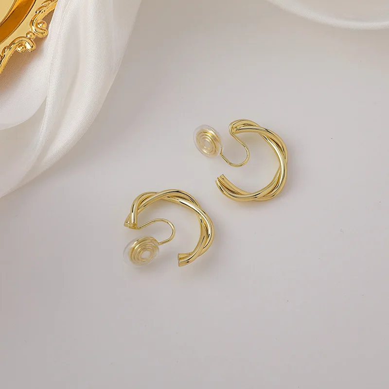 

Korea Style Gold Color C Shape Clip on Earrings for Women Party Birthday Popular Rubber No Pierced Earrings Ear Clip
