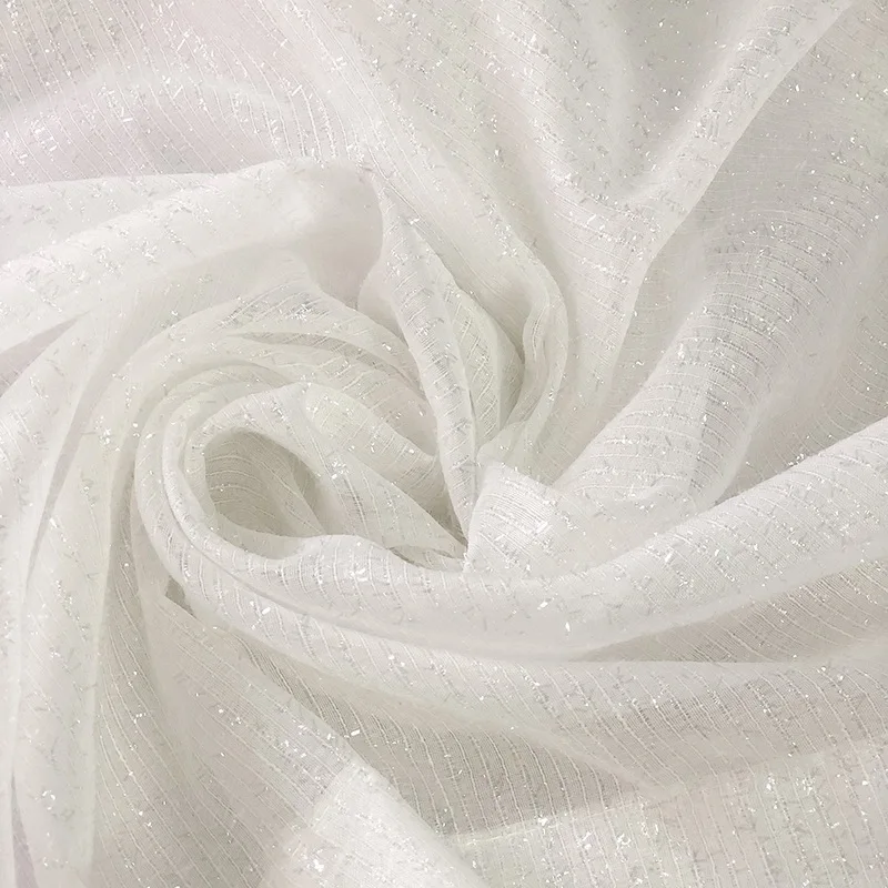 Белые прозрачные шторы серебристые блестящие тюлевые в полоску для гостиной