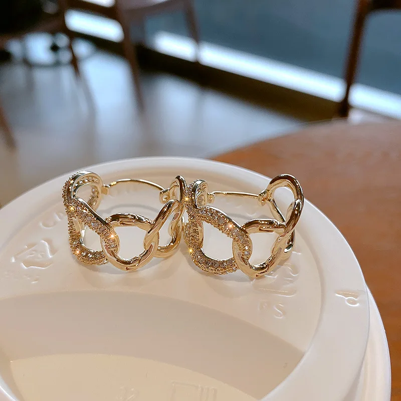 

Simple Fashion Zirconia Chain Huggie Hoop Earrings For Women Vintage Gold Color Small Earrings Female Punk Hip Hop Jewelry Girls