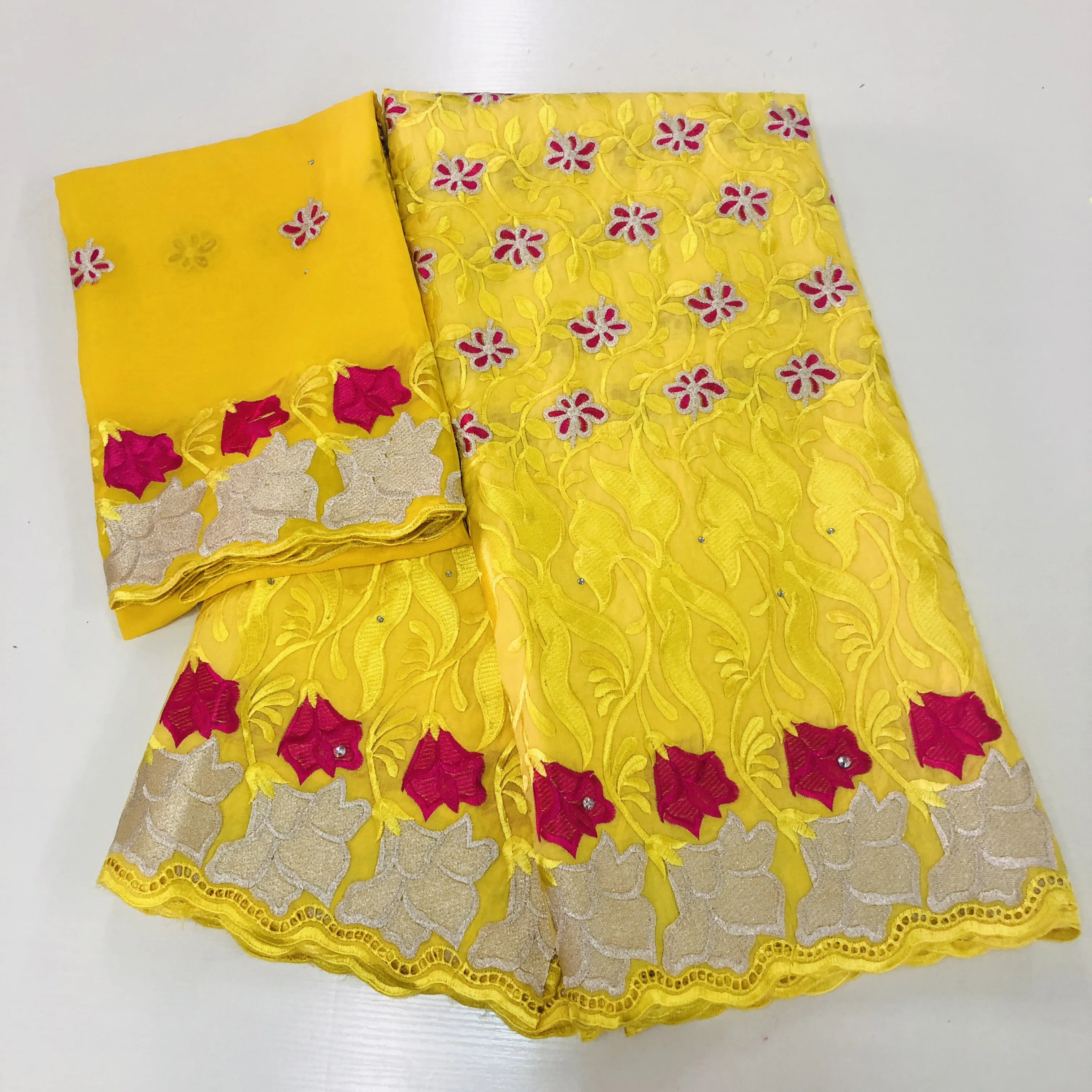 

Красивое желтое швейцарское хлопковое кружево Стразы 5 ярдов и 2 ярда сетка африканская вуаль Сухая ткань для шитья свадебного платья