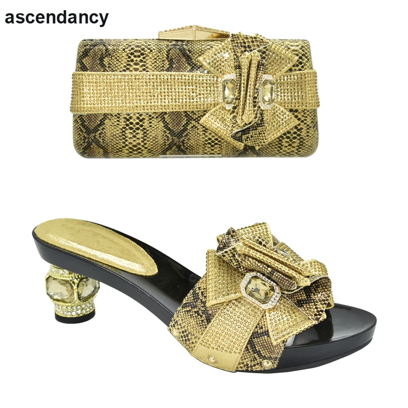 

Latest Design Women Italian African Party Pumps Shoes and Bag Set Decorated with Rhinestone Women Shoe and Bag for Nigeria Party