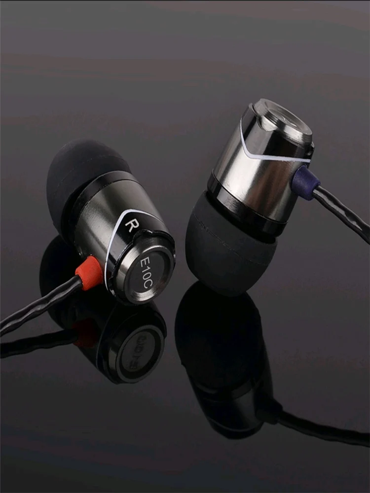 Шумоизолирующие наушники вкладыши SoundMAGIC E10C с микрофоном и управлением