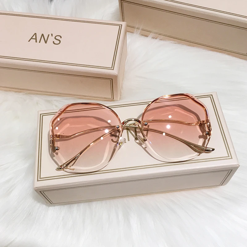 

2021 Fashion Tea Gradient Sunglasses Women Ocean Water Cut Trimmed Lens Metal Curved Temples Sun Glasses Female UV400