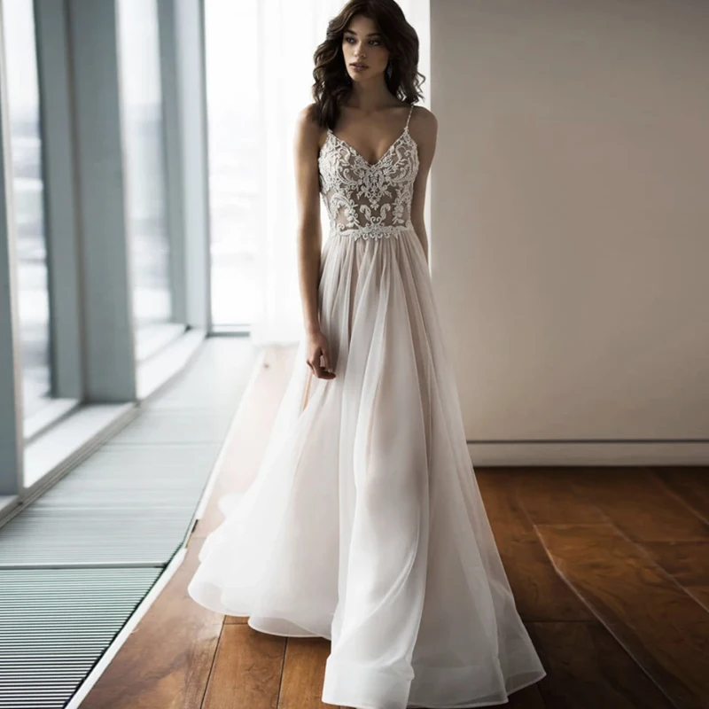 

MoonlightShadow Spaghetti Straps Wedding Dresses A-Line V-Neck Sleeveless Appliques Court Train Bridal Gown Vestito da sposa