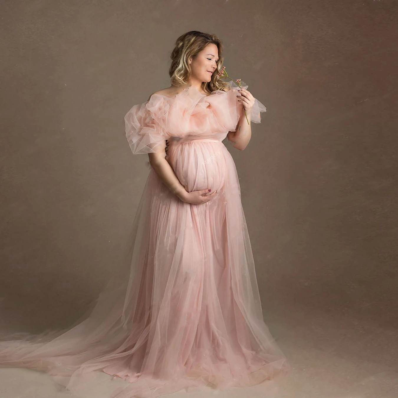 

Blush Pink Tulle Maternity Dresses Plus Size Extra Puffy Off Shoulder Soft Tulle Dress Ruffles Gowns for Baby Shower Photoshoot