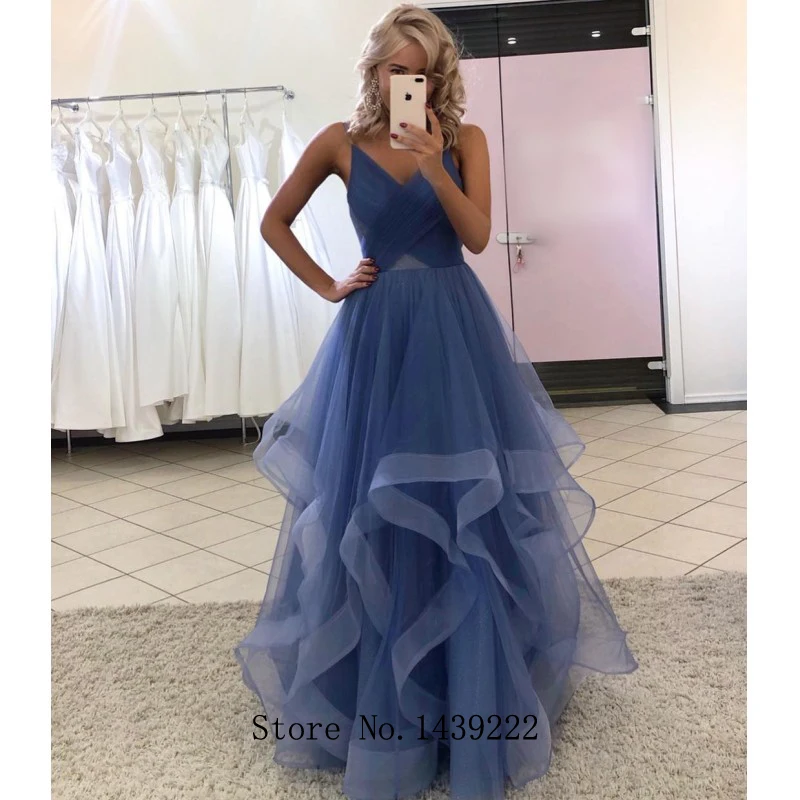 V образным вырезом Многоуровневое Тюлевое вечернее платье с открытой спиной для