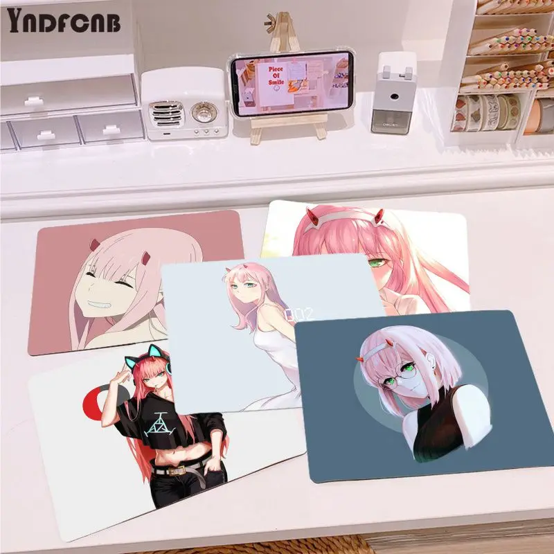 

YNDFCNB Zero Two Darling in the FranXX DIY Design Pattern Game mousepad Smooth Writing Pad Desktops Mate gaming mouse pad