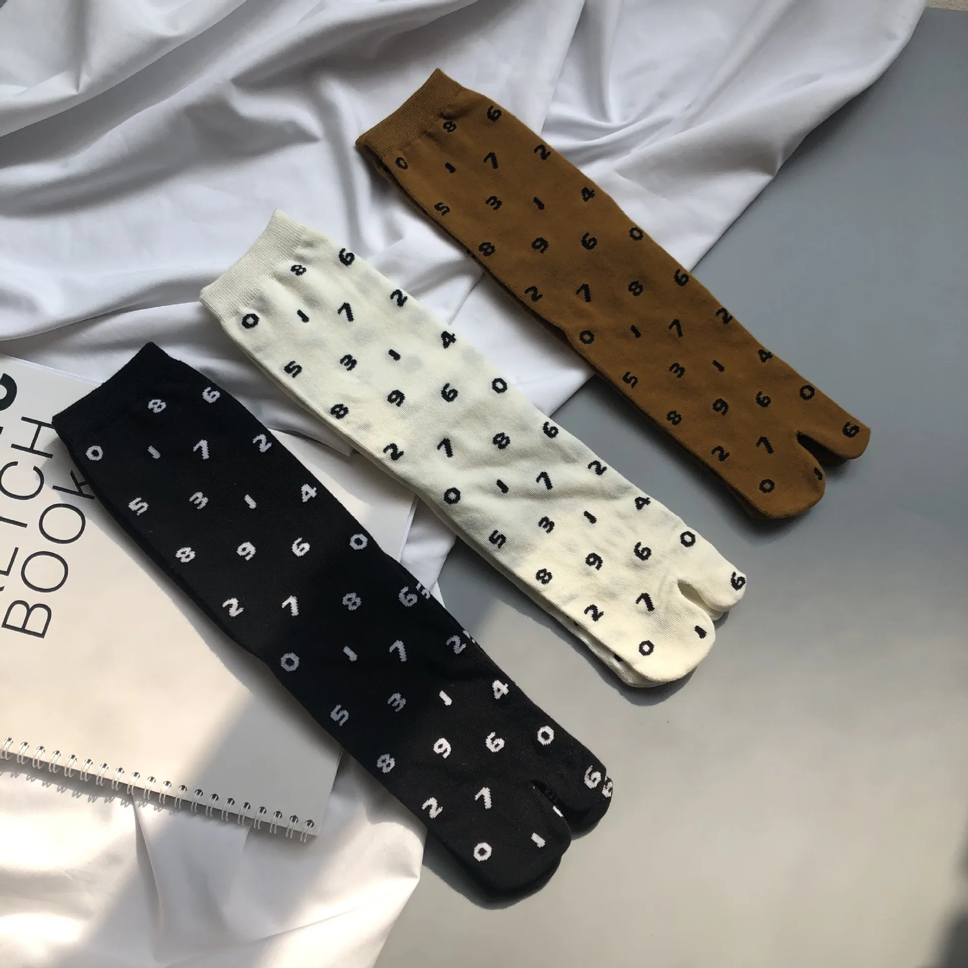 Fashion Digital Combed Cotton Two Toe Socks Women Korean Harajuku Jacquard Split Toe Socks Japanese Casual Two Finger Tabi Socks