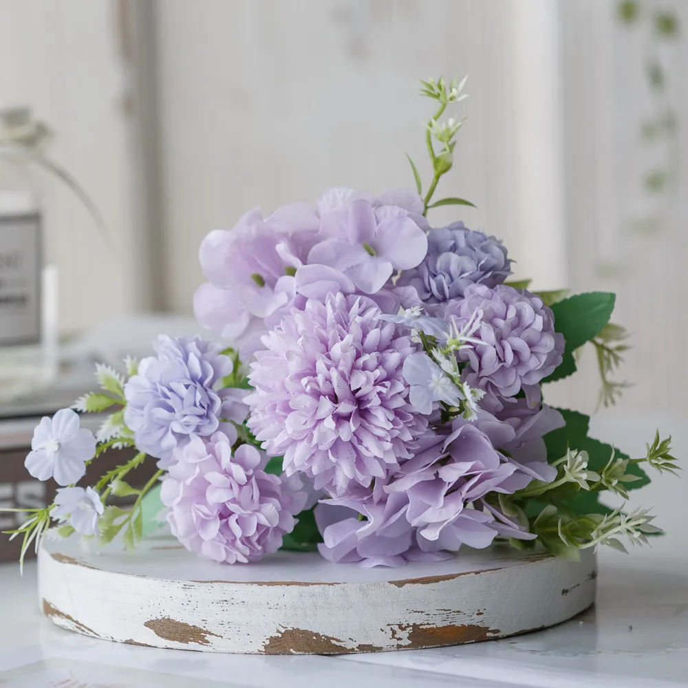 Искусственный цветок гортензии в скандинавском стиле держащий букет на свадьбе