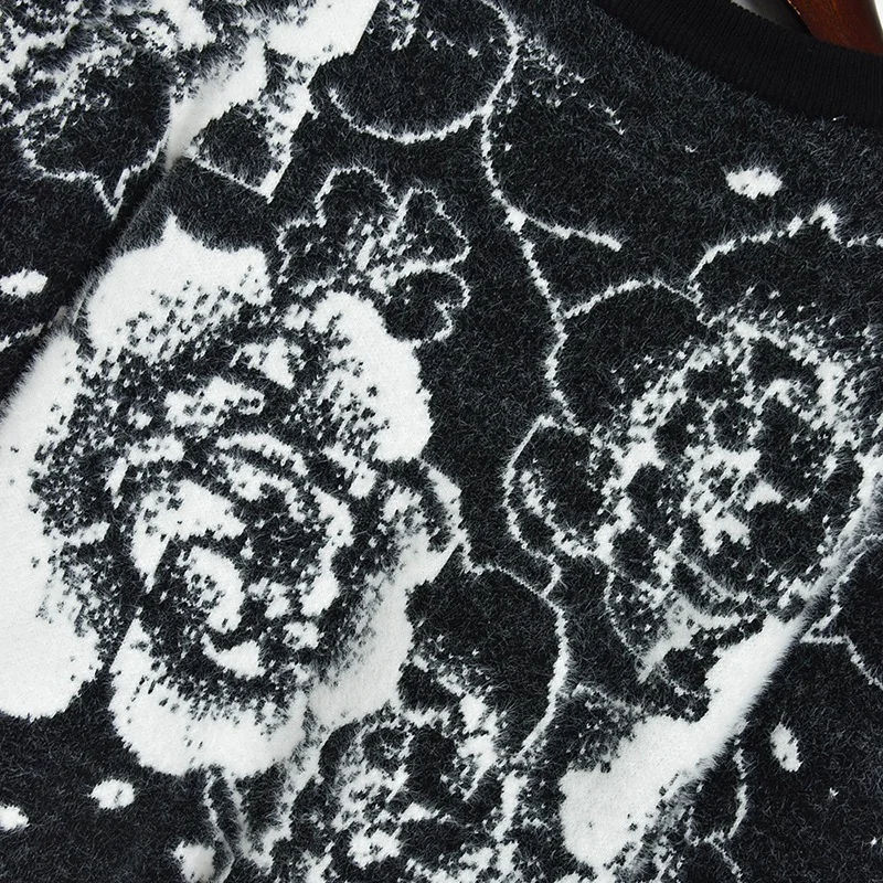 

Autumn and winter 2020 new Imitation mink black and white jacquard sweater bubble sleeve short knitted Pullover female