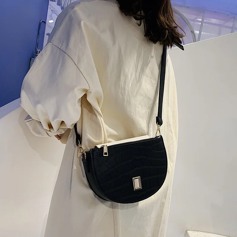 Новый 2019 крокодил-шлифованной кожи полу-полумесяц маленькая квадратная сумка