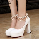 Женские свадебные туфли, туфли-лодочки с ремешком на щиколотке, белые модельные туфли на среднем каблуке, дизайнерская обувь, свадебные туфли на платформе