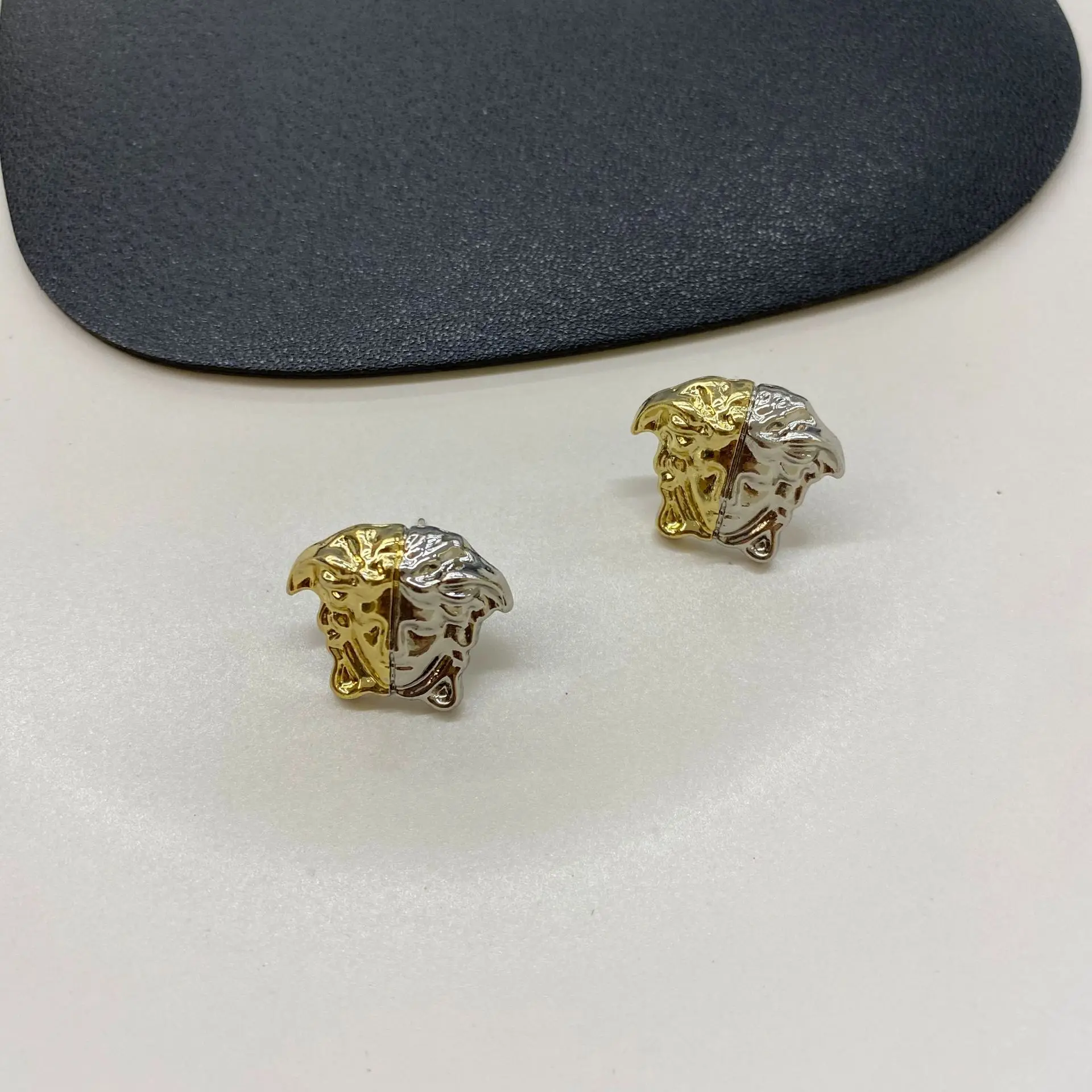 

Bronze Golden Cat Women Earrings Design Niche Korean New Style Cool Animal Fashion Avant-garde earrings Jewelry Hangzhi 2020