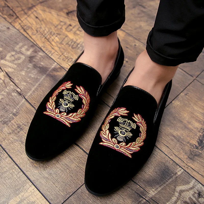 

Brand New Men Casual Shoes Suede Leather Fashion Luxury Embroider Pointed Toe Dress Shoes Party Leisure Slip-on Loafers EU38-45
