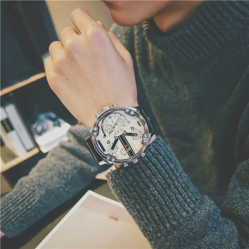 

2021 Sport Male Fashion Big Dial European American Loading Weapon Personalized Creative Double Inserts with Calendar Men's Watch