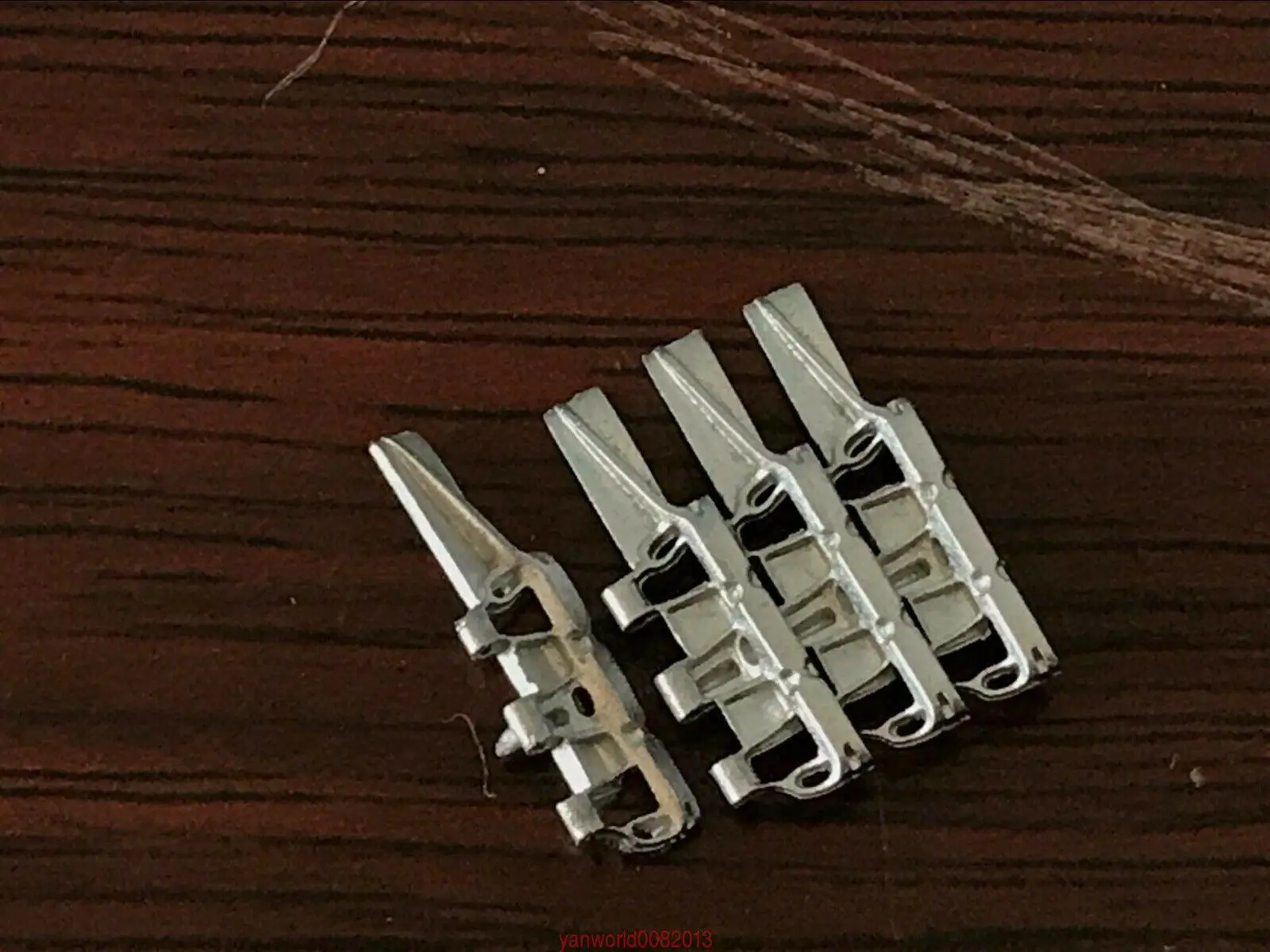 Металлическая гусеничная лента R-Model 1/35 35045H и металлический штифт для типа снега