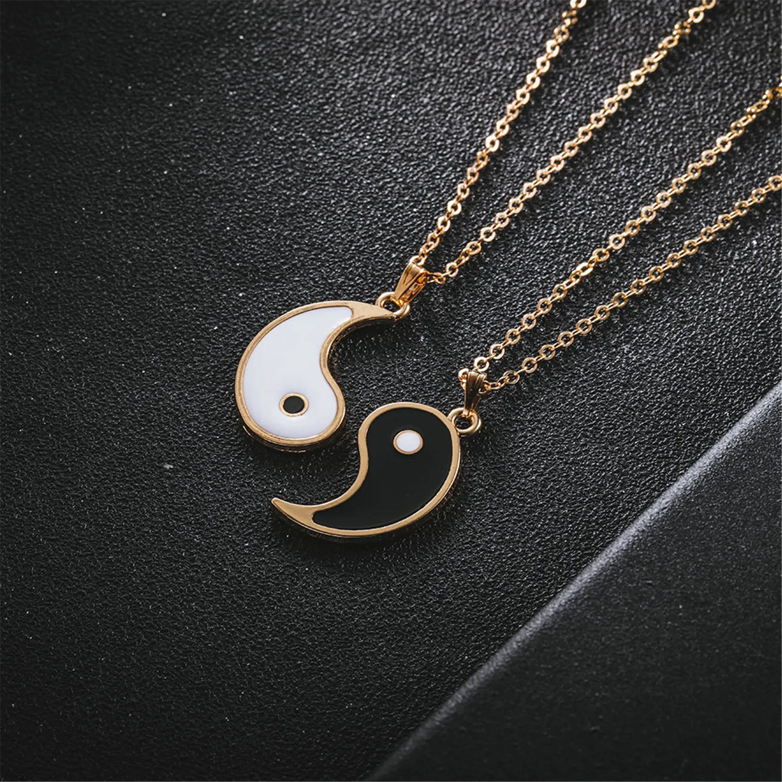 

Yin Yang Friendship Necklace for Girls Friends Titanium Stainless Steel Round Metal Chain Pendant Couple Piece Puzzle Necklace