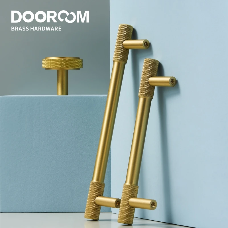 Мебельная ручка Dooroom латунная с накаткой длинные круглые современные ручки для