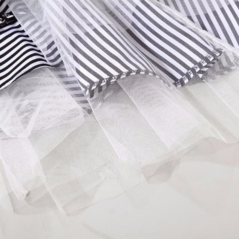 Платье-Русалка женское черное с круглым вырезом и коротким рукавом оборками