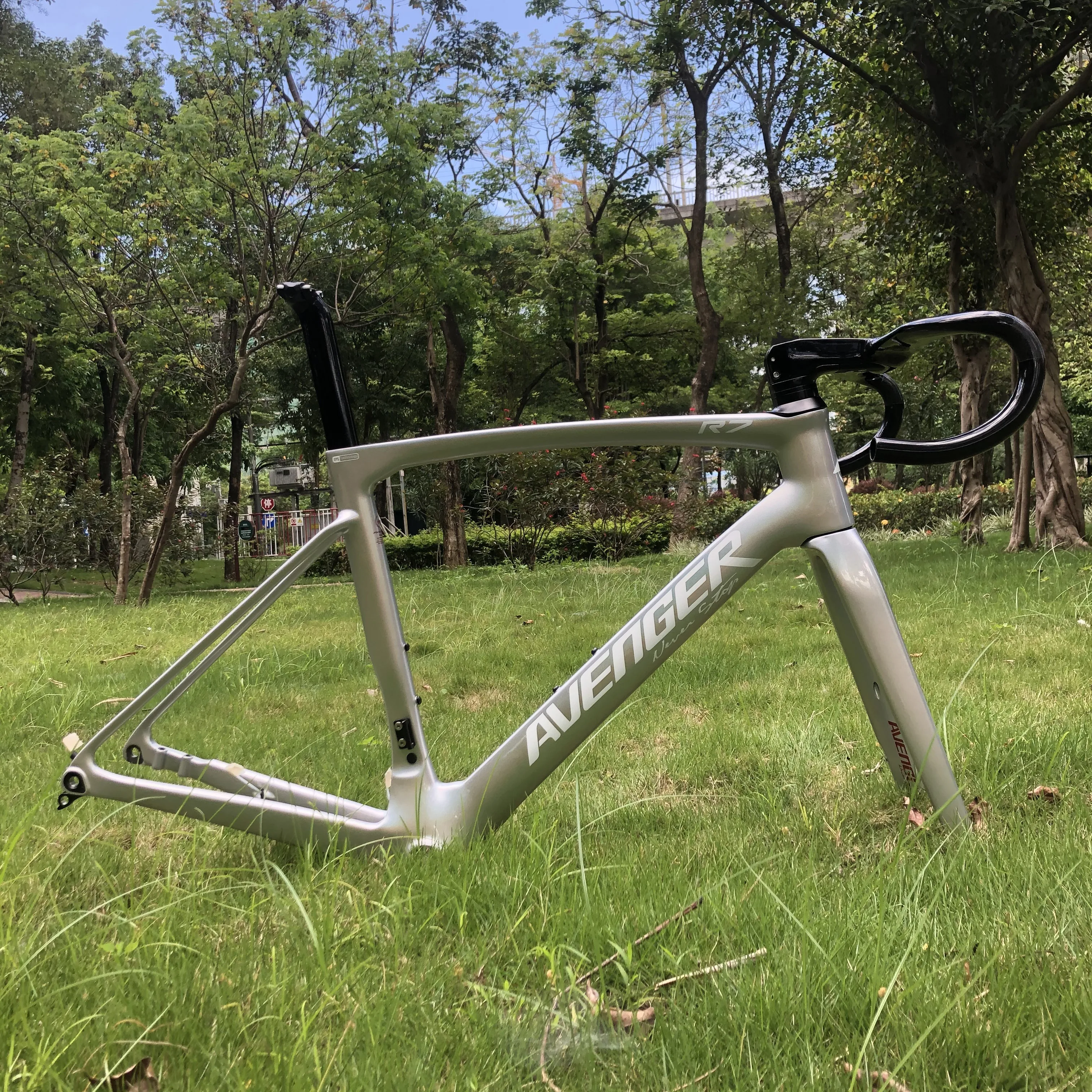 Карбоновая рама для гоночного велосипеда Aero с эффектом хамелеона внутренней