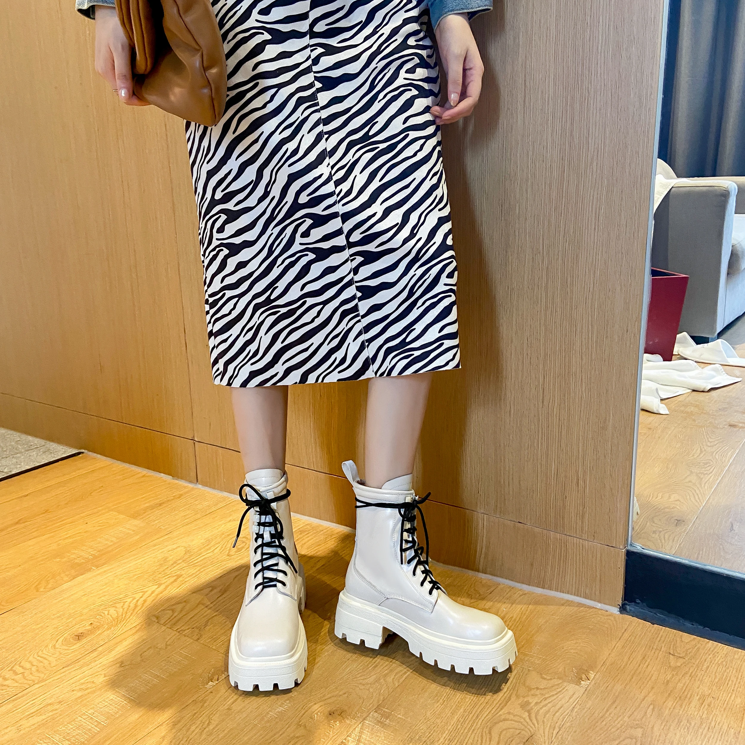 

Зима 2021 Новые простые модные Универсальные мартинсы в европейском и американском стиле