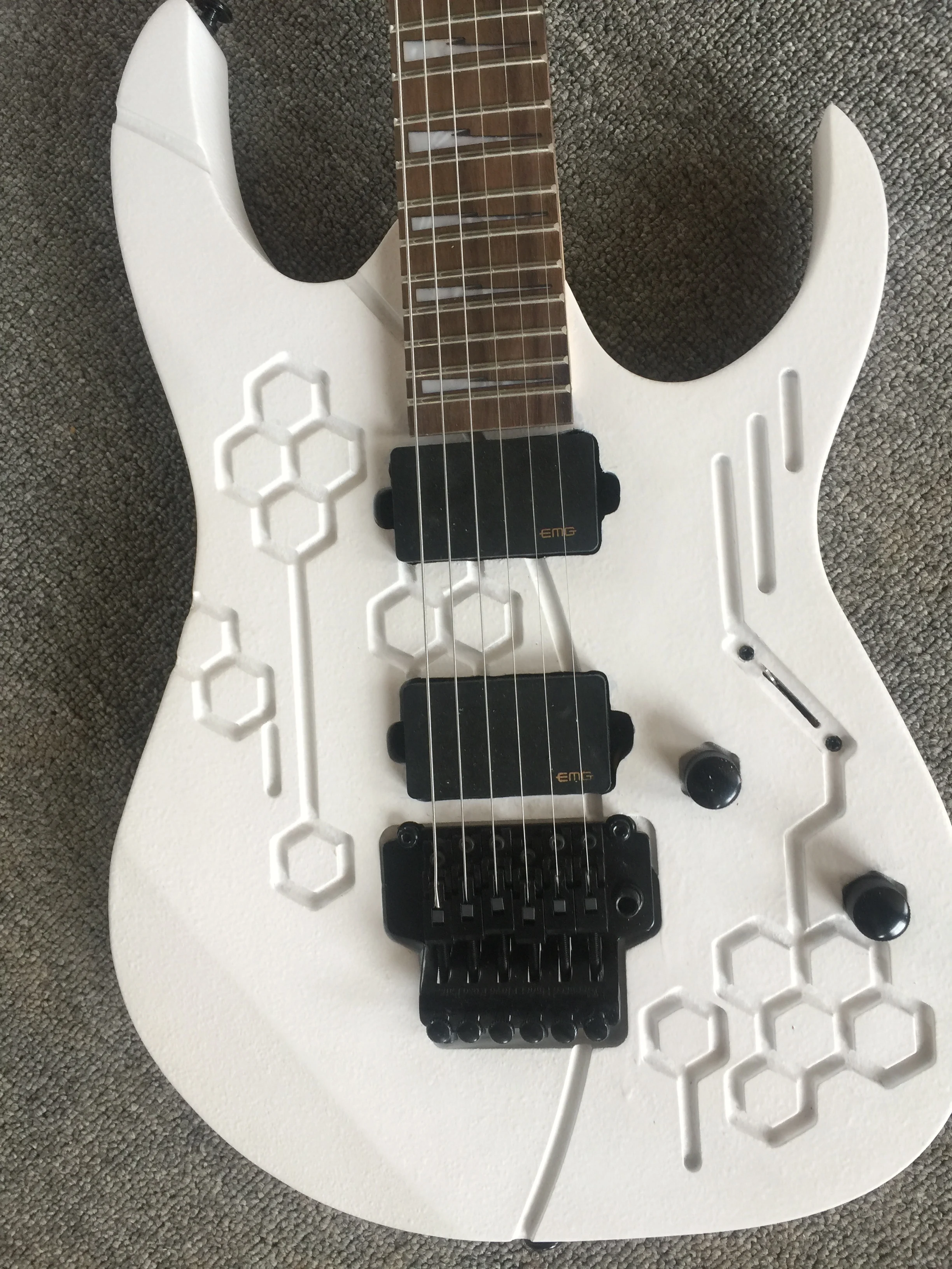 Электрическая гитара/матовая белая компьютерная гравировка шаблон