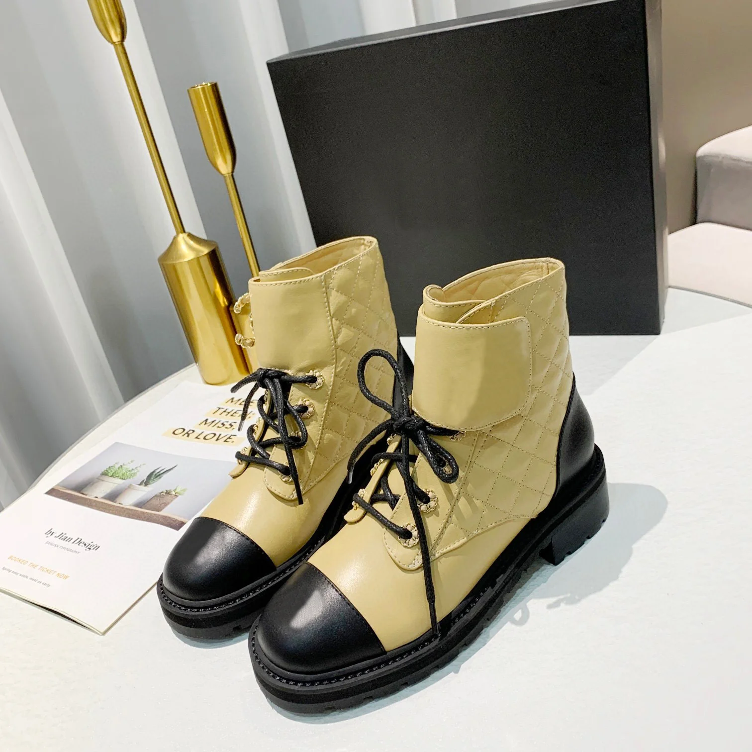 

2021 autumn and winter new boots women's British style fashion color matching low heel lace up motorcycle short