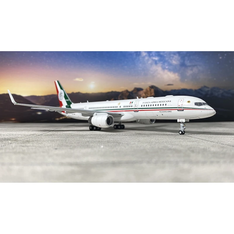 

Diecast 1:200 B757-200 XC-UJM FUERZA AEREA MEXICANA Model Alloy Aircraft Plane Collectible Display Collection Souvenir Gift