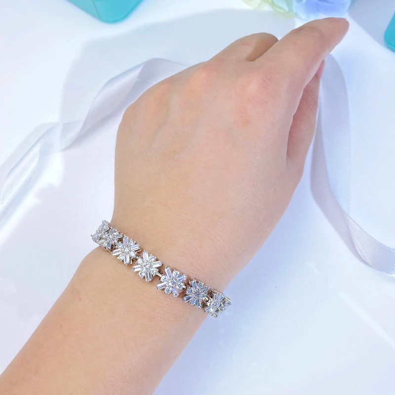 

Luomansi 2020 18K White Gold Snowflake Bracelet Silver S925 Luxury Encrusted High Carbon Diamond Bracelet Exquisite Jewelry 17CM