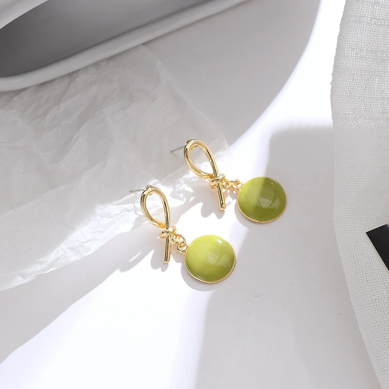

В Корейском стиле; Простой зеленый в виде капель масла круглые серьги Лето для женщин из золотистого металла серьги-гвоздики в виде украшен...