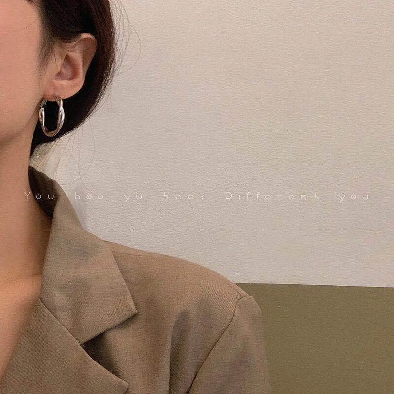 

Cold wind high-end ear buckle Fashion trend