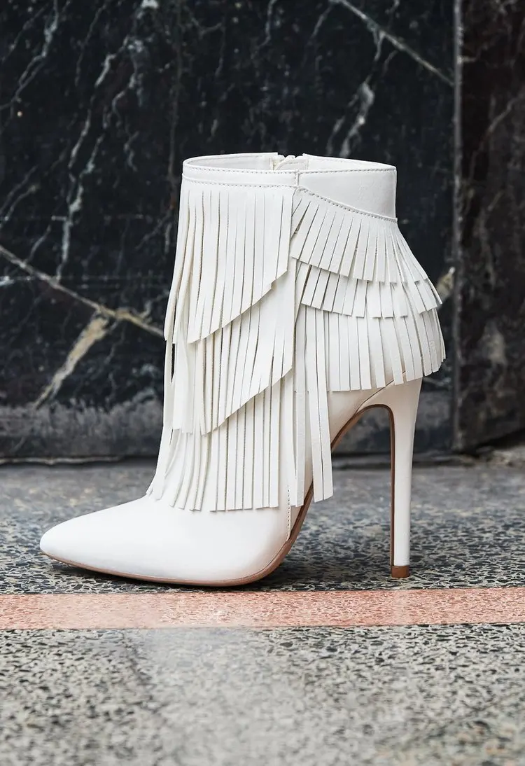 Женские ботинки Martin из матовой кожи с бахромой на высоком каблуке короткие