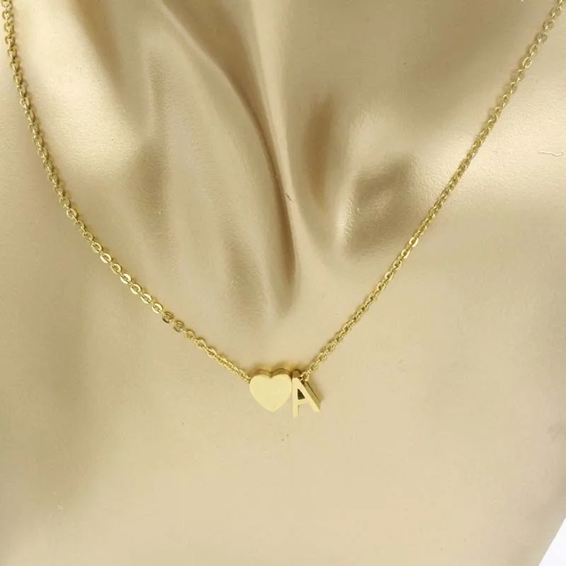 Ожерелье из 14-каратного золота с подвеской-талисманом и подвеской в виде сердца