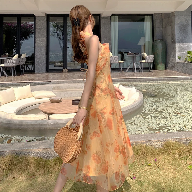 Женское длинное платье на бретельках с цветочным принтом летнее 2022 подиумное