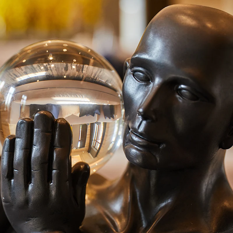 

Modern Simple Crystal Ball Muscular Man Hercules Resin Art&Craft Statue Creative Living Room TV Cabinet Decoration X4385