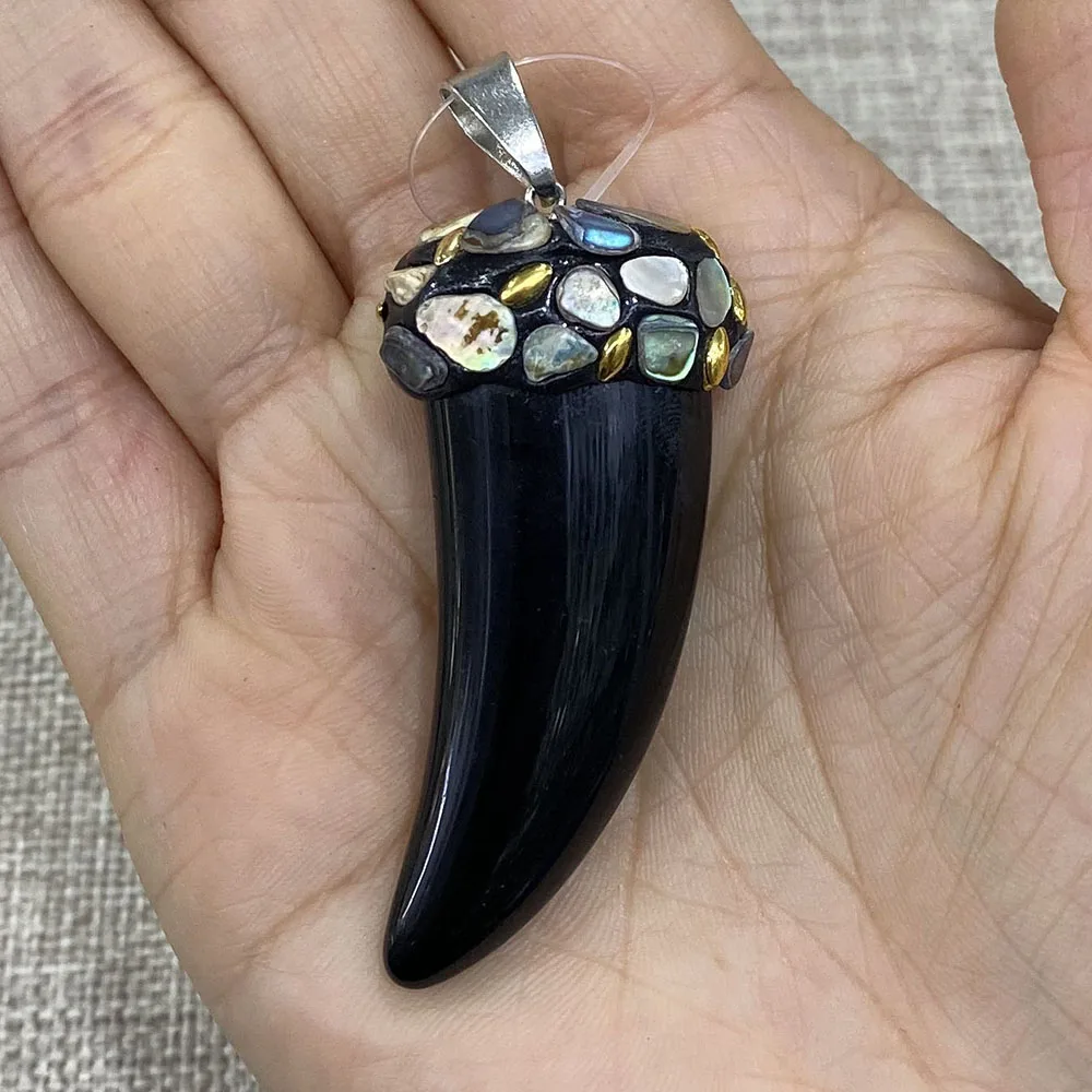 

Pepper Shape Resin Pendant Spike Shaped Charm Pendant with Crushed Stone for DIY Jewelry Making Necklace Bracelet Size 24x55mm