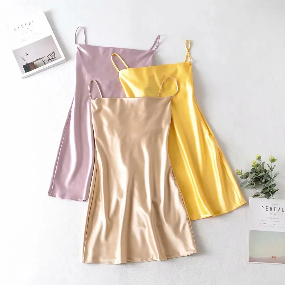 Женское атласное платье на бретелях-спагетти привлекательное ТРАПЕЦИЕВИДНОЕ