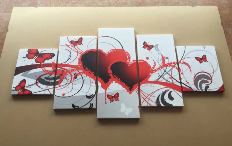 Современная картина в раме с красными сердечками и бабочками печать на холсте