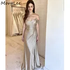 Золотые платья подружек невесты с v-образным вырезом трапециевидной формы длиной до пола с коротким шлейфом с Боковым Разрезом атласные Плиссированные Свадебные вечерние платья подружек невесты