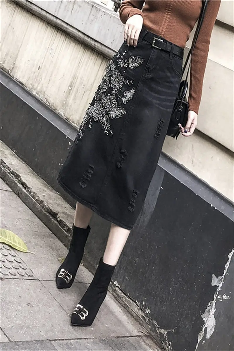 Женская винтажная джинсовая юбка черная рваная с высокой талией и вышивкой
