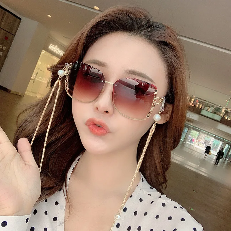 

2021 new sunglasses female ins online celebrity chain sunglasses female tide frameless personality sunglasses
